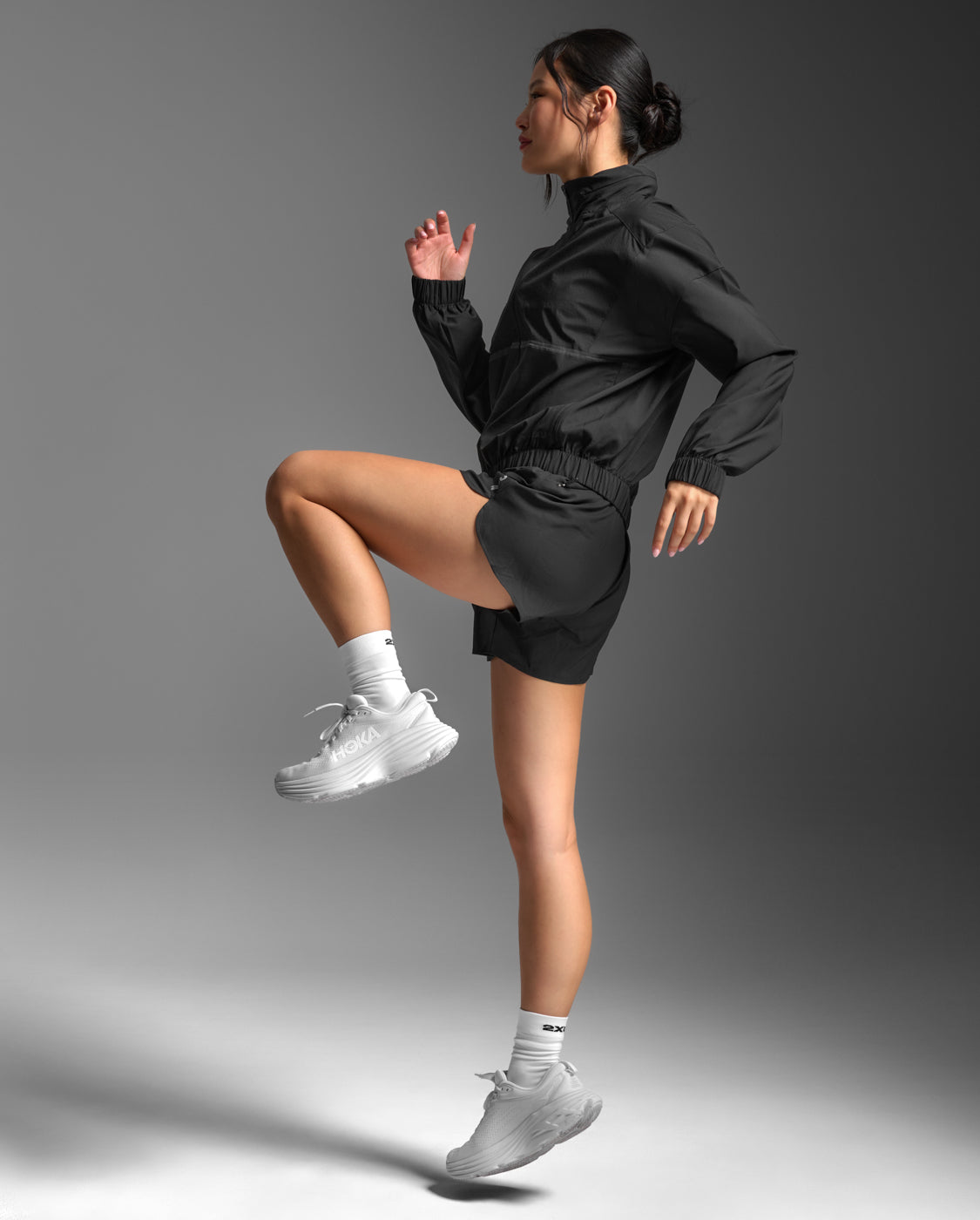 W Aero Sheer Windbreaker 女士 暢跑連帽防風防潑水機能外套 | 黑