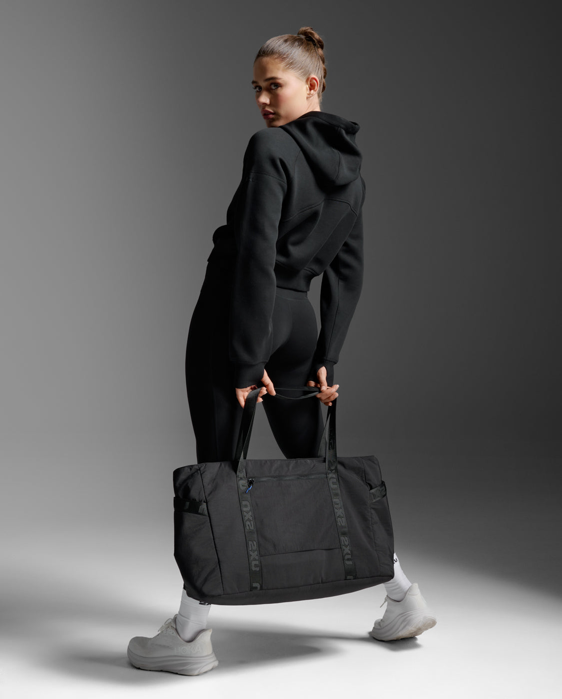W Form Smooth Spacer Crop Hoodie 女士 舒適輕柔保暖短版機能連帽上衣|黑