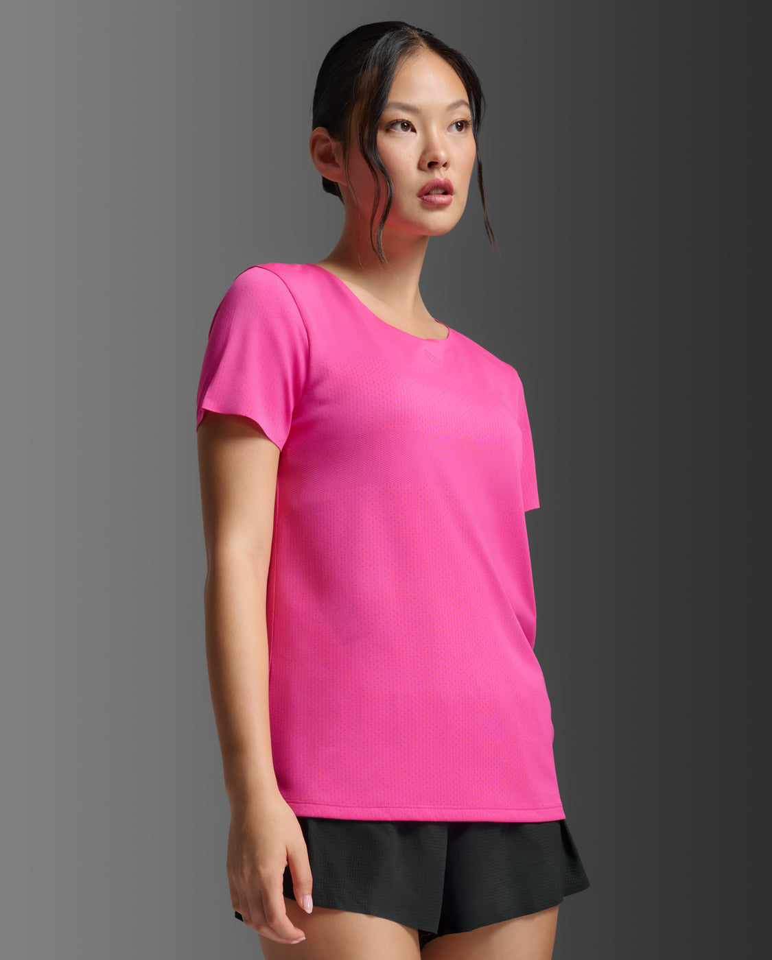 W Light Speed Tech Tee 女士 輕盈奔馳進階快乾機能輕量舒適運動T恤|桃紅