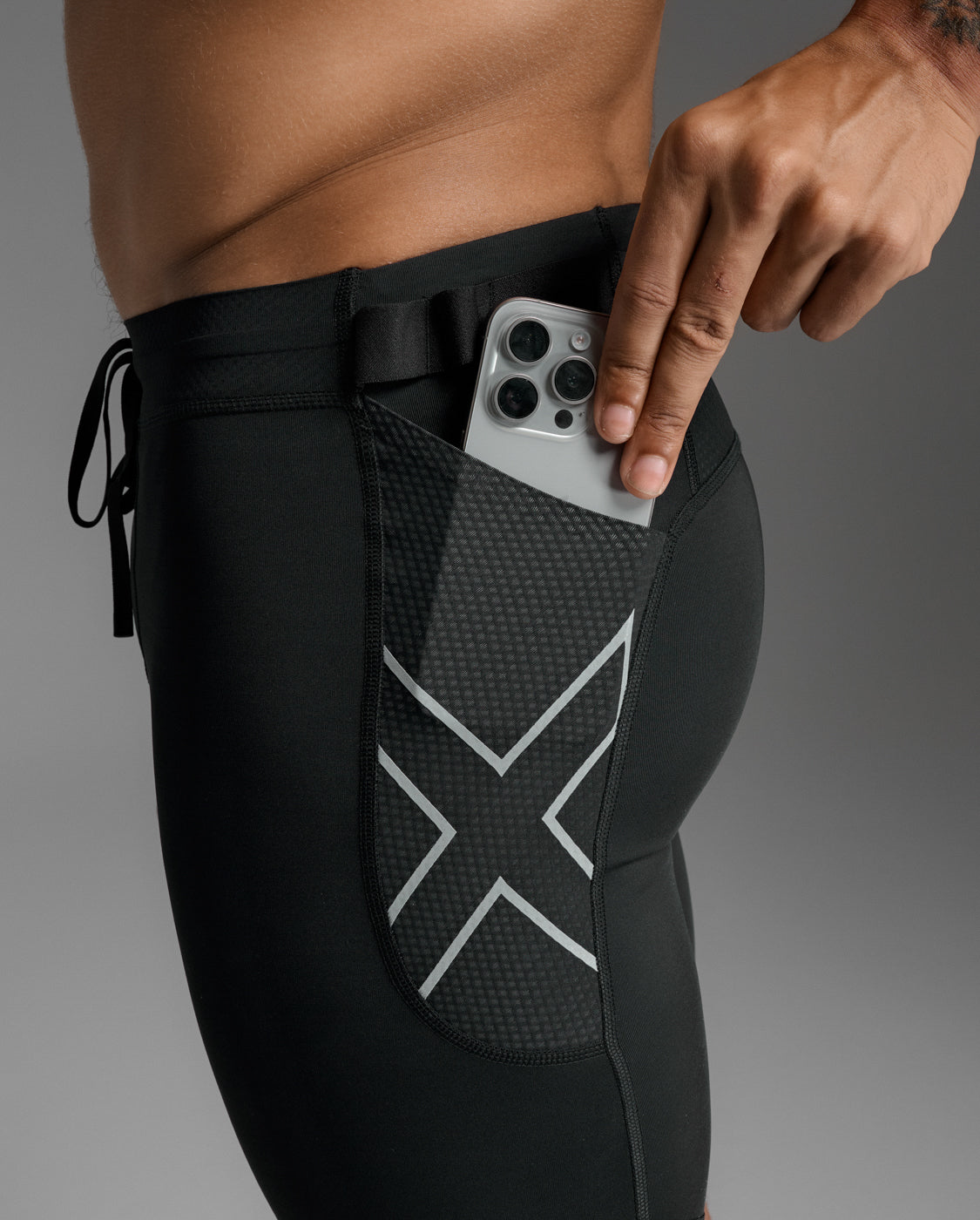 M Aero Mesh Compression Shorts 男士 暢跑多口袋壓縮短褲|黑