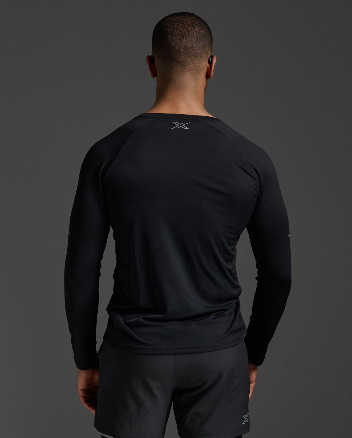 M Aero Long Sleeve 男士 暢跑防曬快乾長袖上衣 | 黑