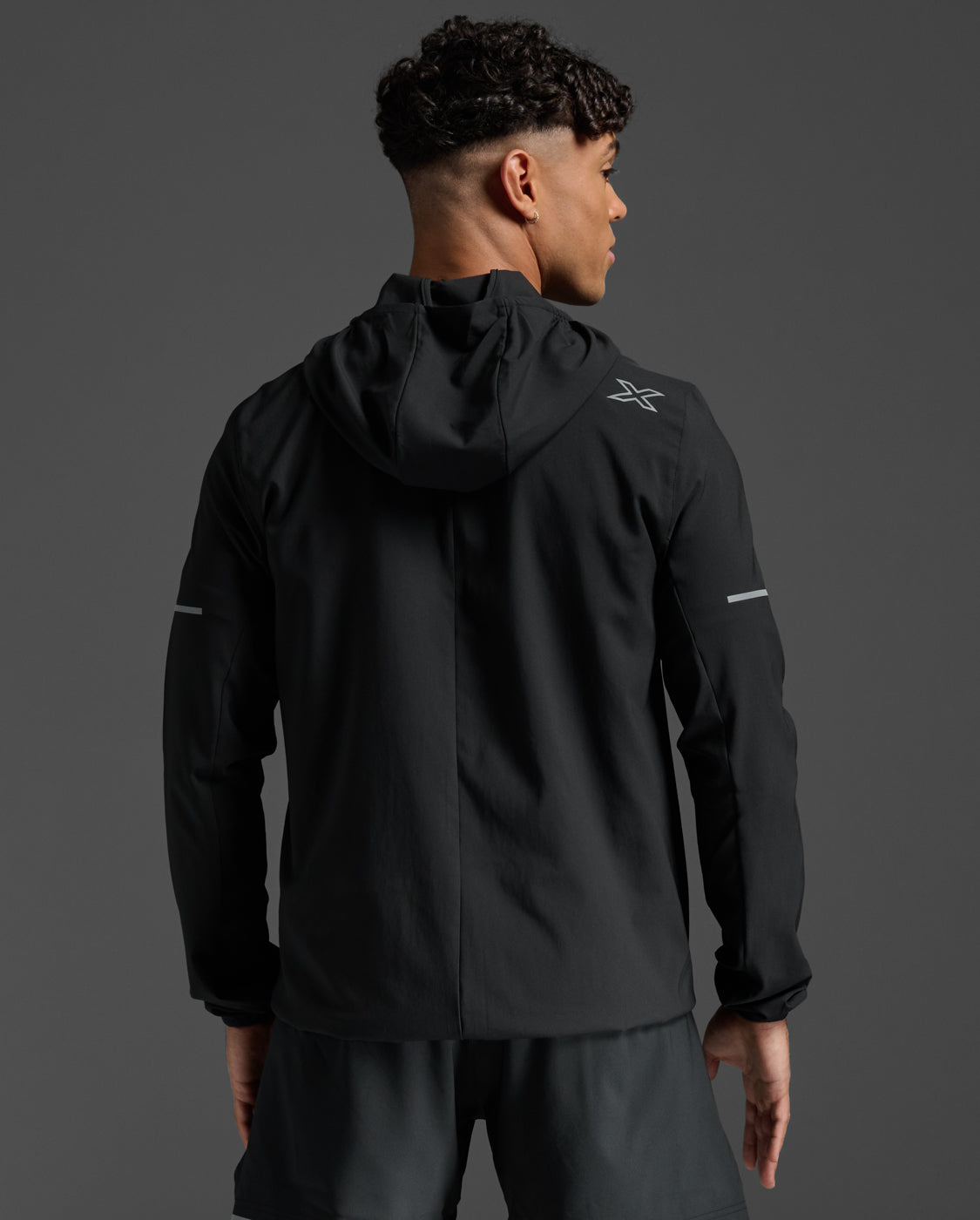M Aero Jacket 男士 暢跑輕量防潑水機能夾克 | 黑