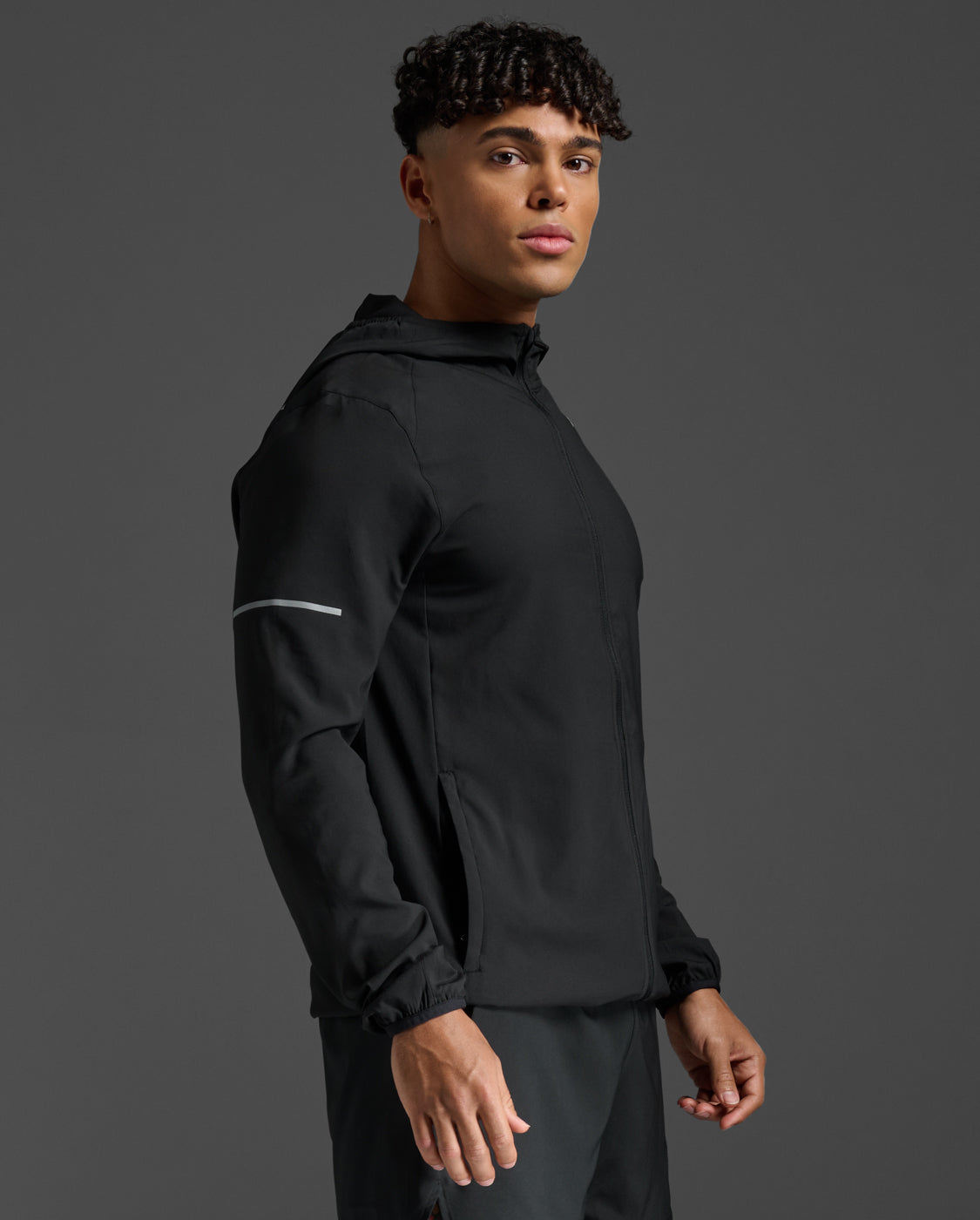 M Aero Jacket 男士 暢跑輕量防潑水機能夾克 | 黑