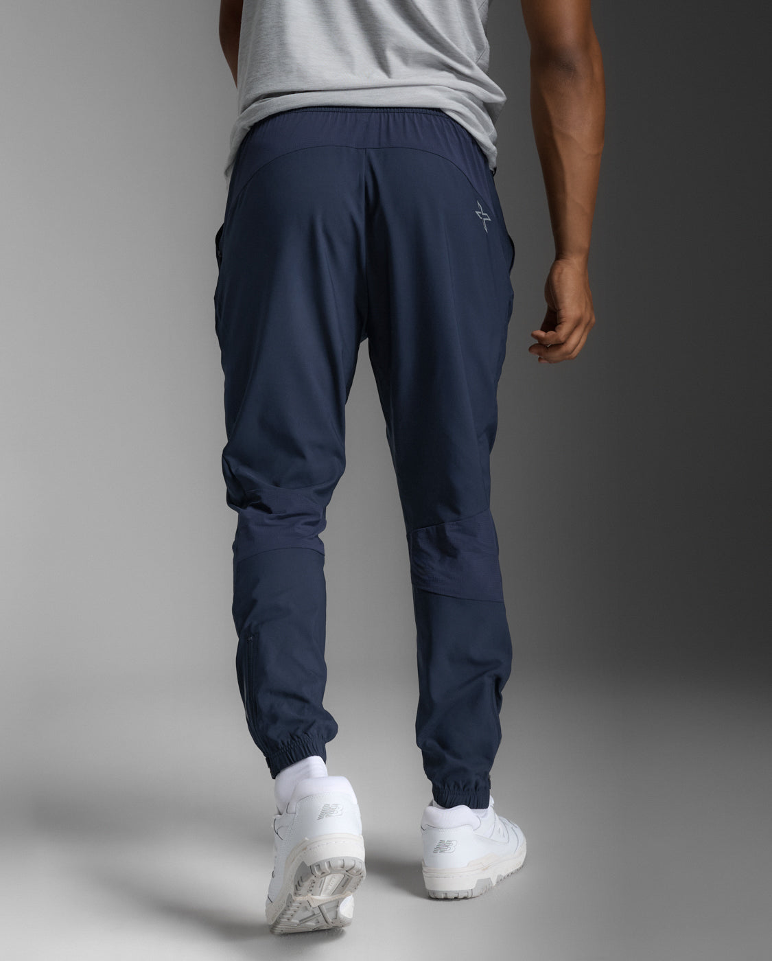 M Aero Woven Jogger 男士 輕盈舒適快乾涼感訓練長褲 | 午夜藍