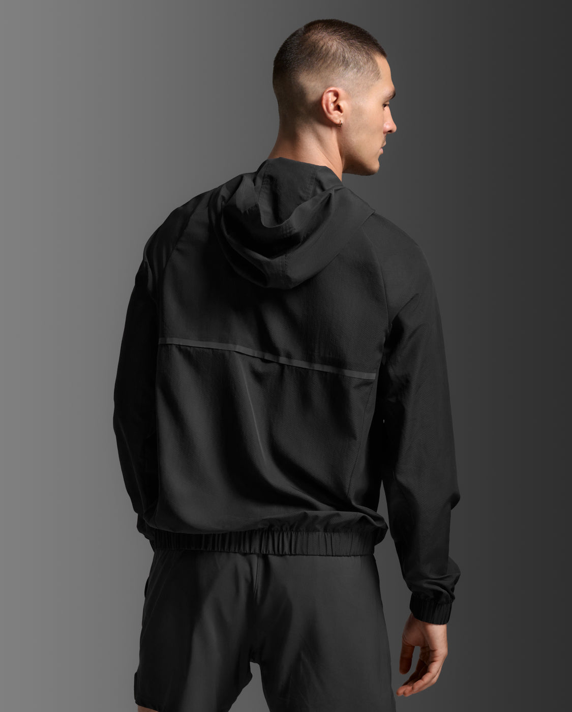 M Aero Hex Windbreaker 男士 暢跑連帽防風防潑水機能外套|黑