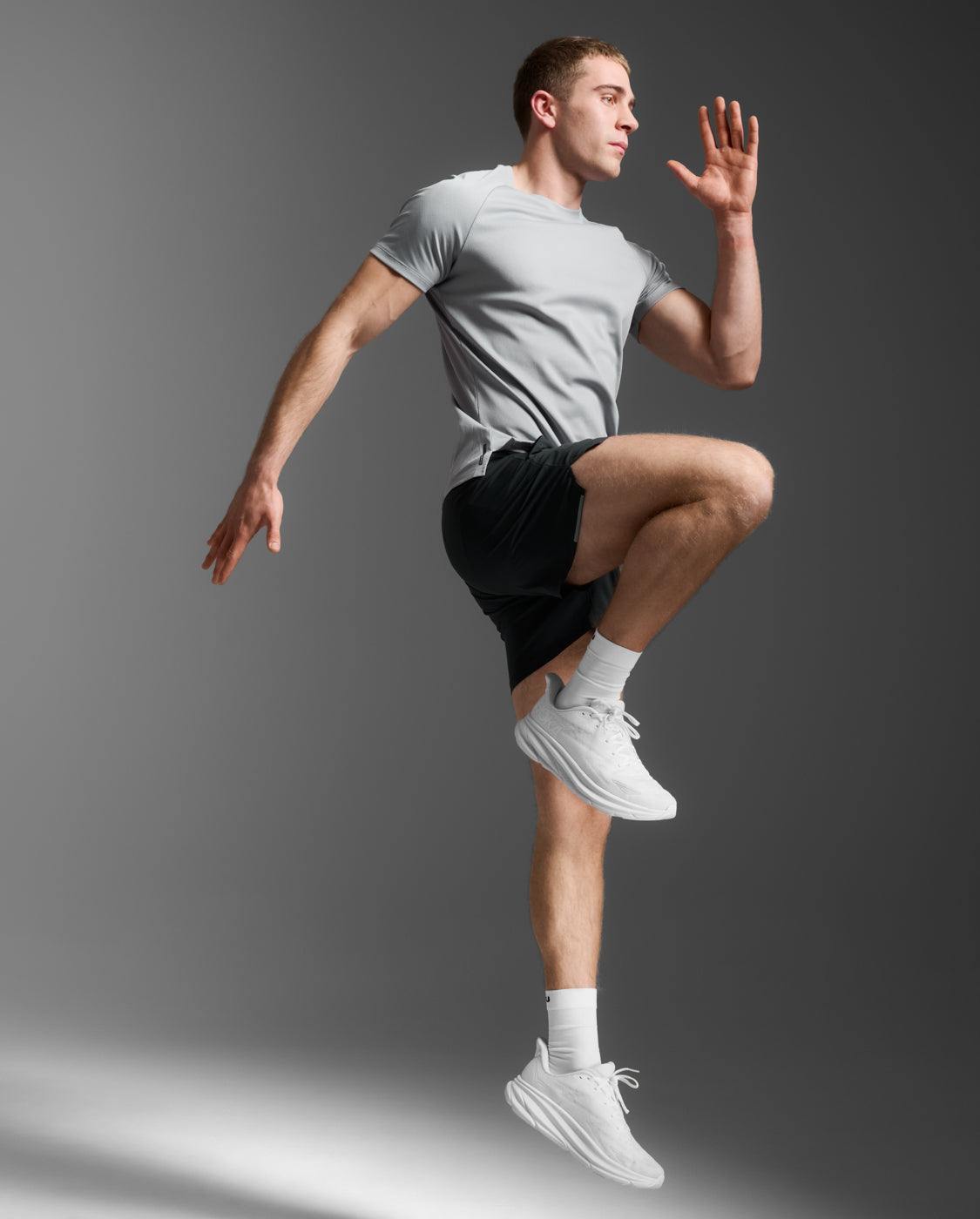 Aero Mesh Tee 男士 運動短袖上衣|淺灰