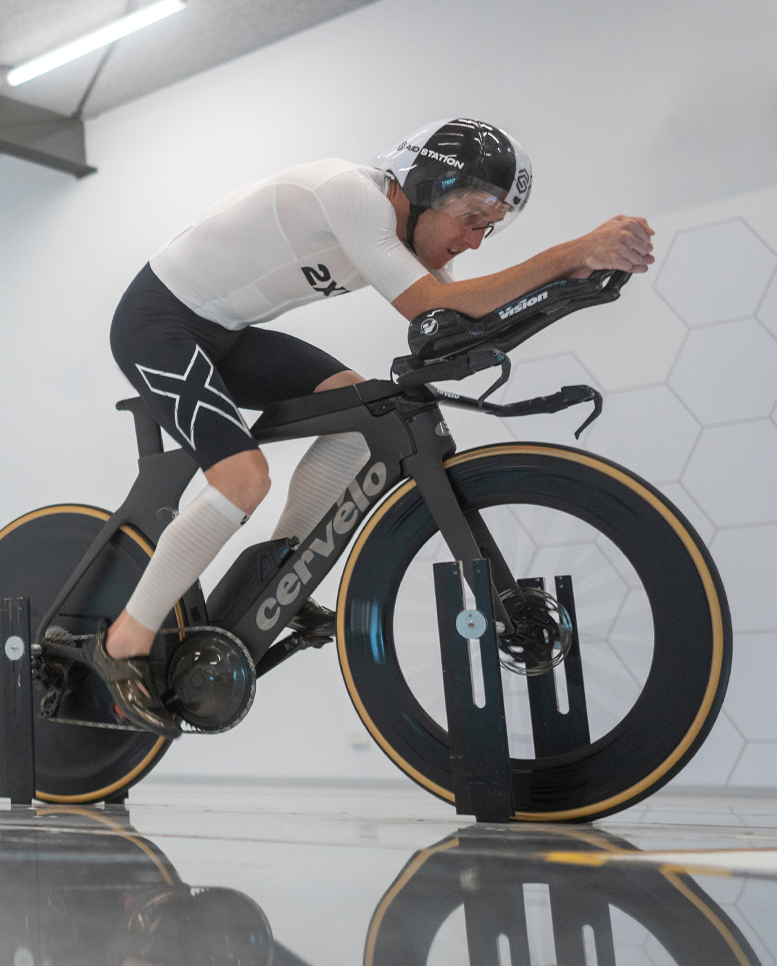 Light Speed React Sleeved Trisuit 男士 輕盈奔馳進階選手實戰有袖連體三鐵衣|白/黑