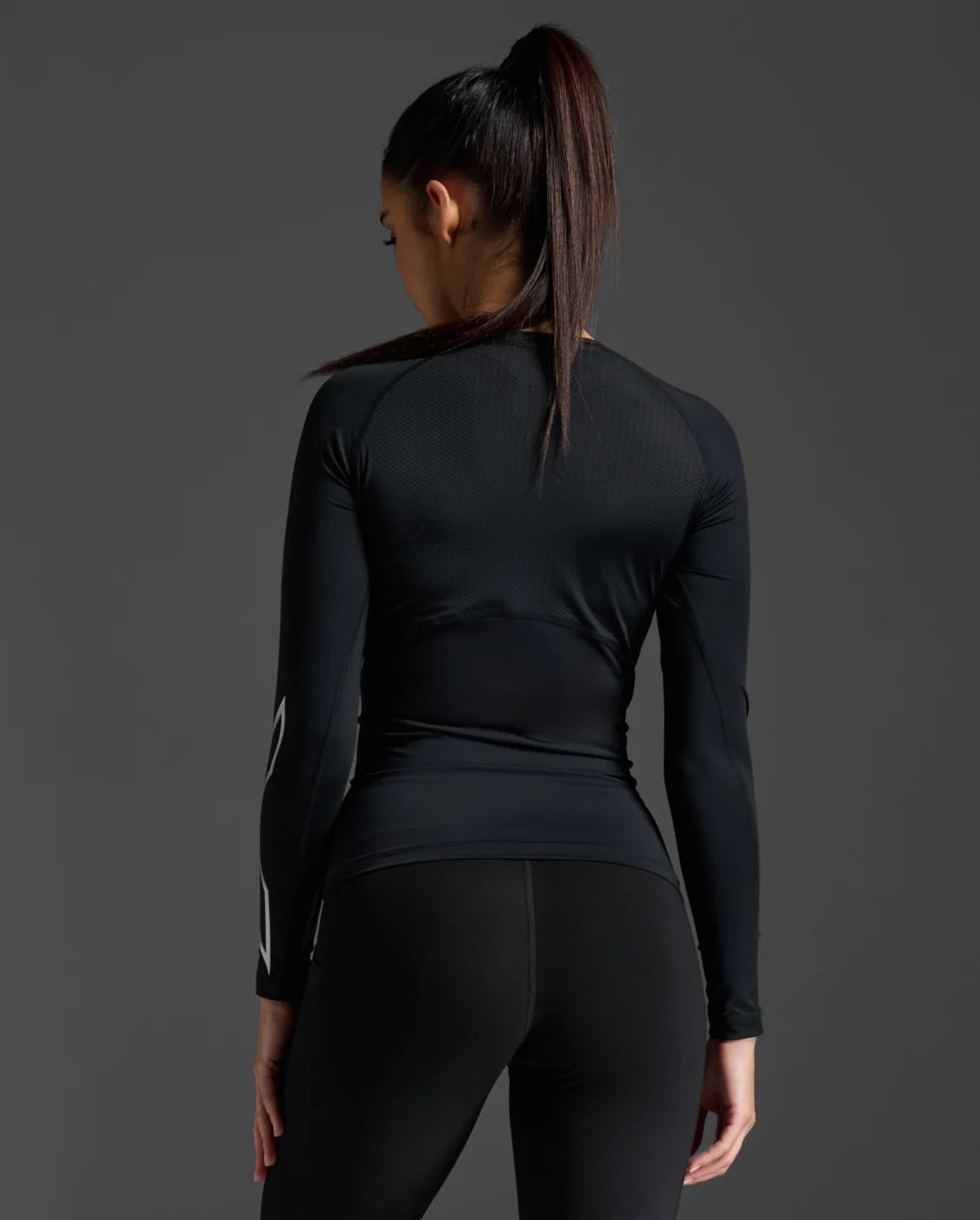 W Core Compression Long Sleeve 女士 長袖速乾核心壓縮上衣|黑/銀