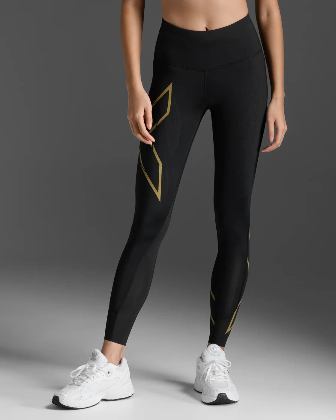 Light Speed Mid-Rise Compression Tights Women's Full-Length Mid-Rise Functional Pocket Design Lightweight Mercedes-Benz MCS Compression Tights | Black/Gold