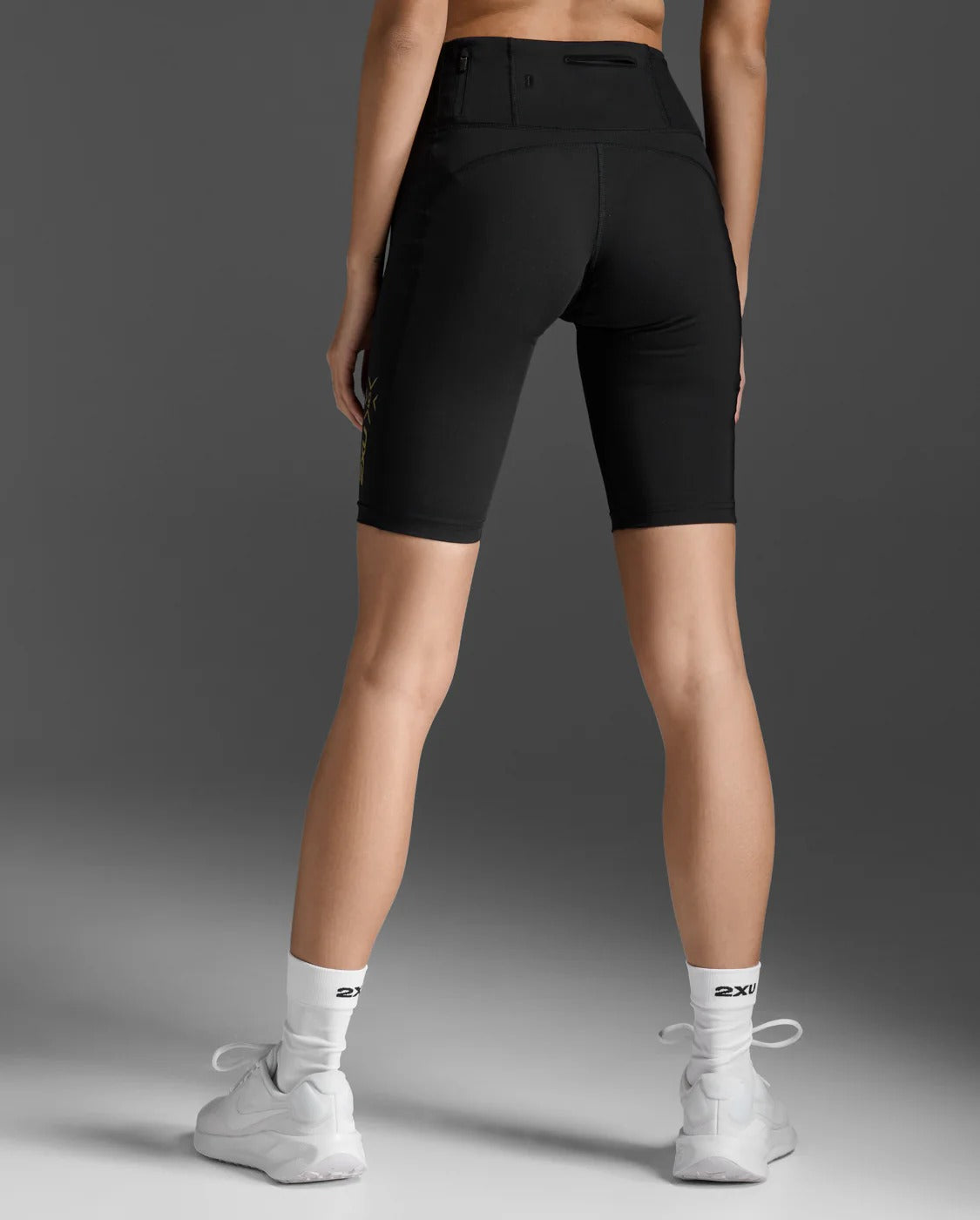 W Light Speed Mid-Rise Compression Short 女士 中腰手機口袋輕盈奔馳壓縮短褲|黑/金