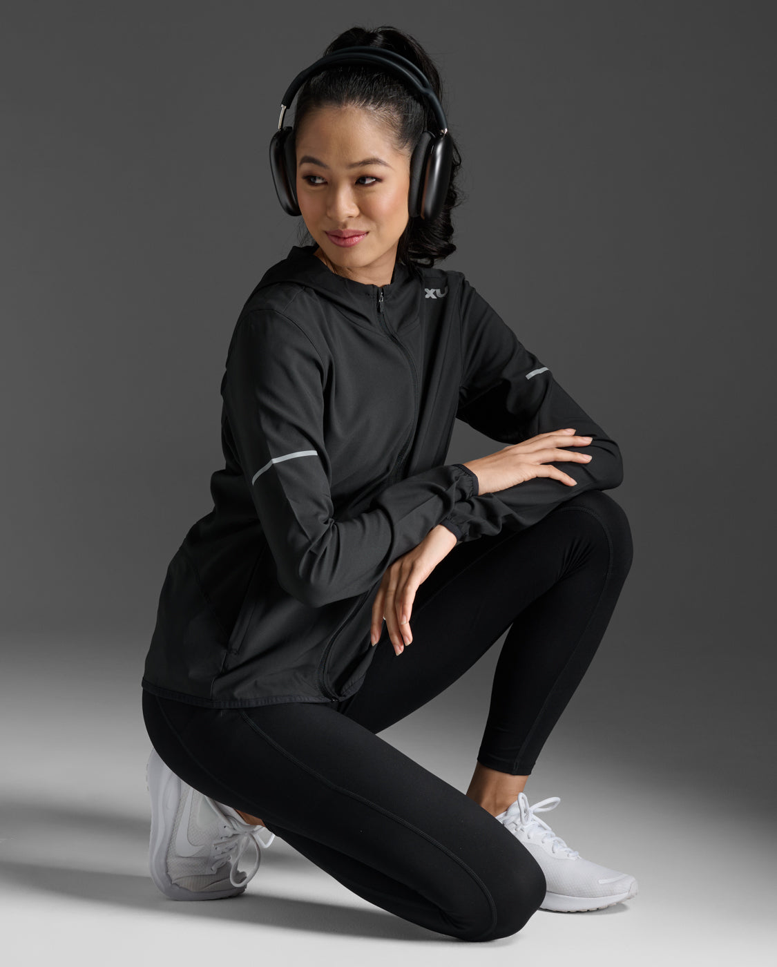 W Aero Jacket 女士 暢跑防風防潑水涼感機能外套 | 黑