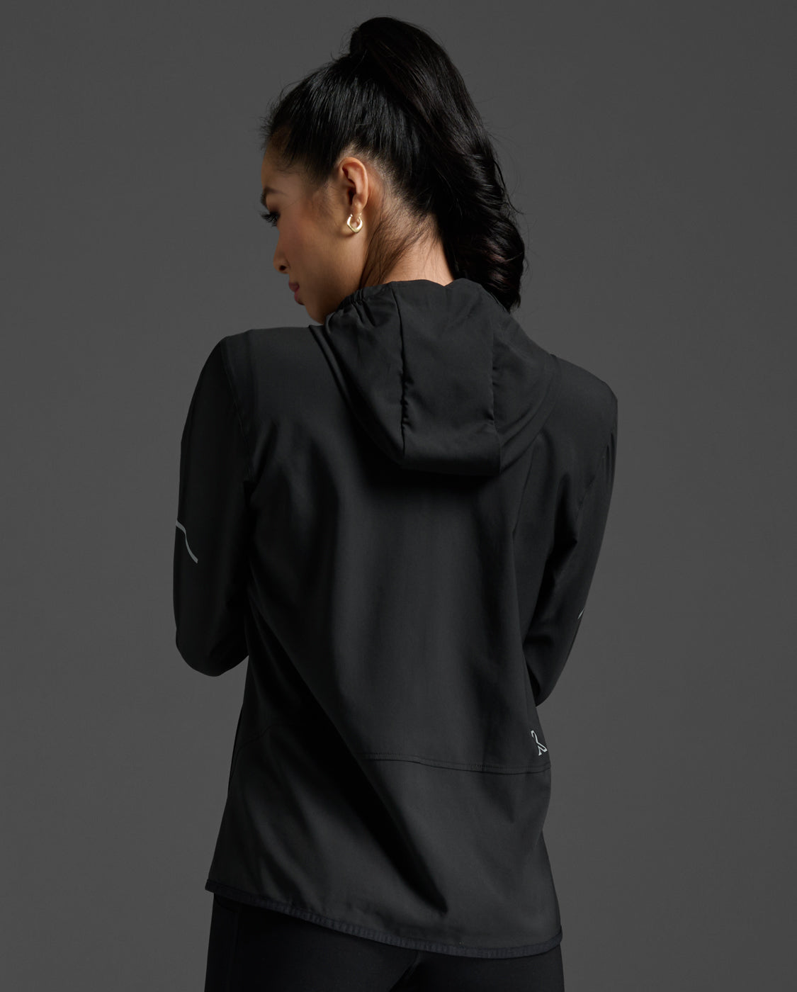 W Aero Jacket 女士 暢跑防風防潑水涼感機能外套 | 黑