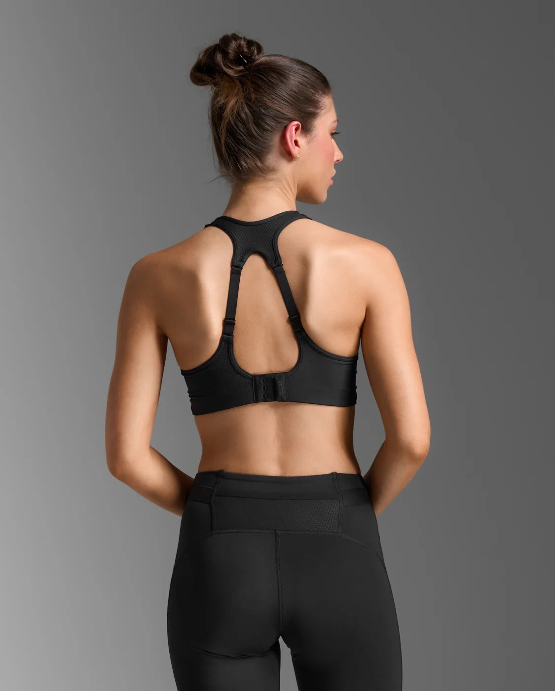 W Aero Mesh Medium Impact Bra 女士 透氣速乾中度支撐可調肩緩震運動內衣|黑