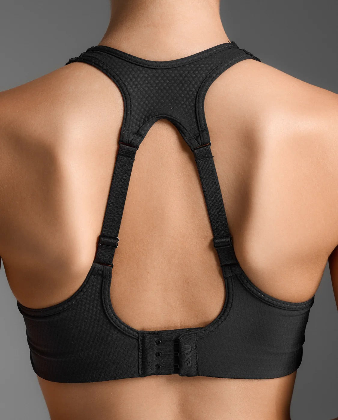 W Aero Mesh Medium Impact Bra 女士 透氣速乾中度支撐可調肩緩震運動內衣|黑