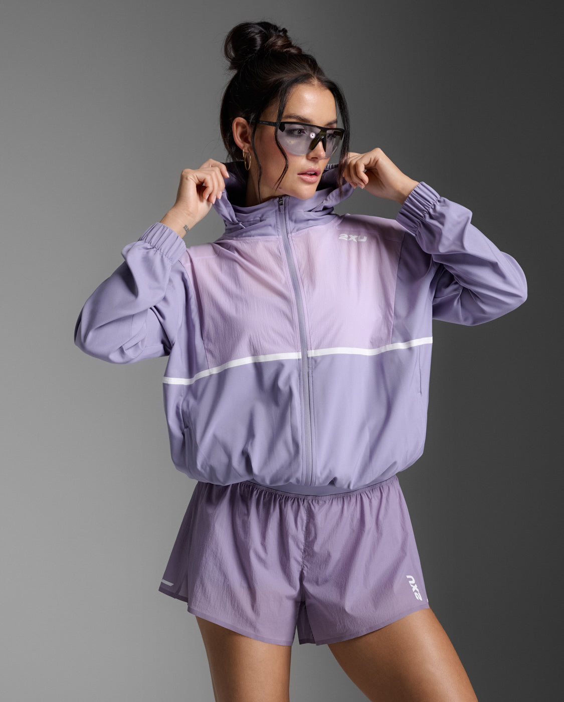 W Aero Sheer Windbreaker 女士 暢跑連帽防風防潑水機能外套 | 淺紫