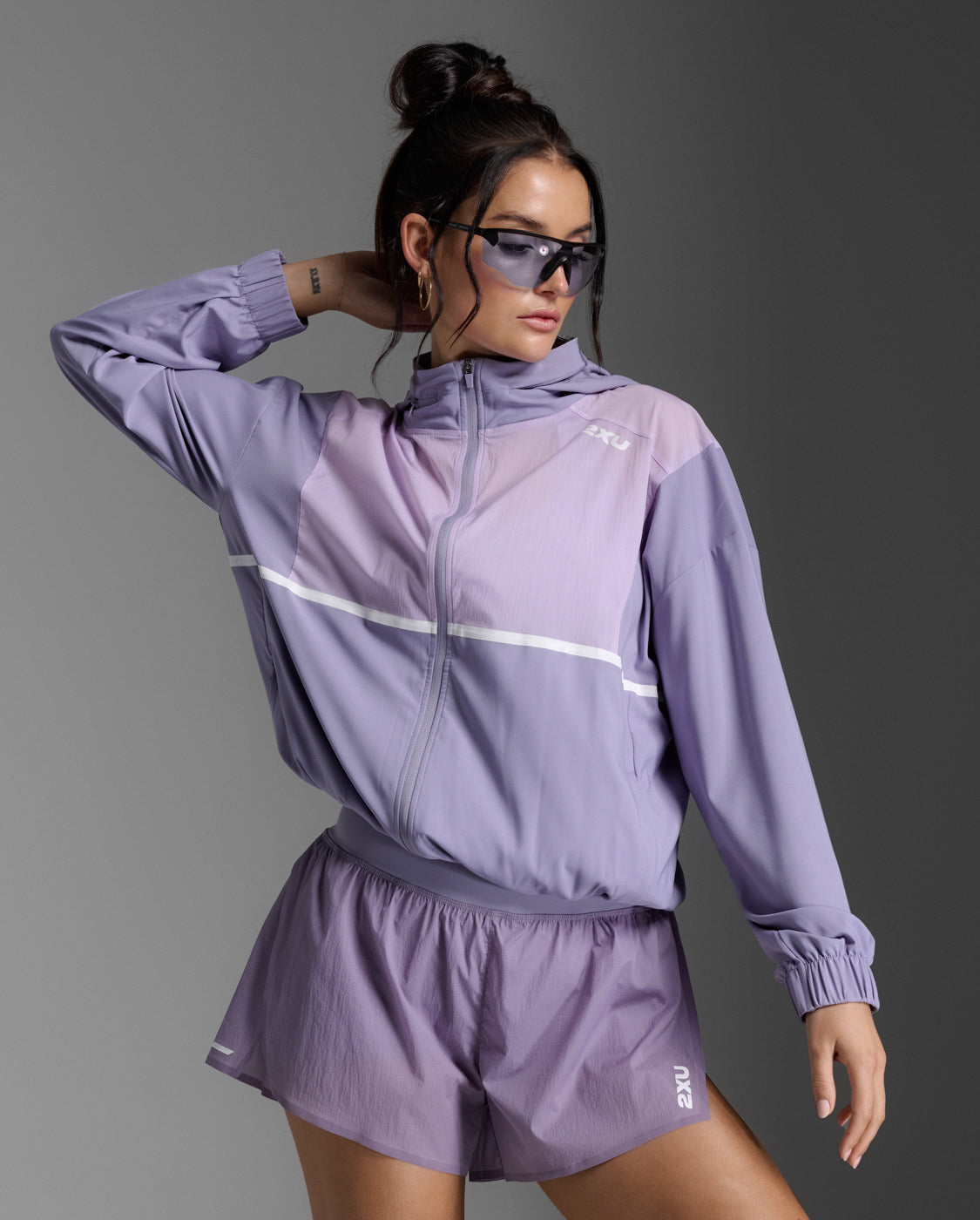W Aero Sheer Windbreaker 女士 暢跑連帽防風防潑水機能外套 | 淺紫