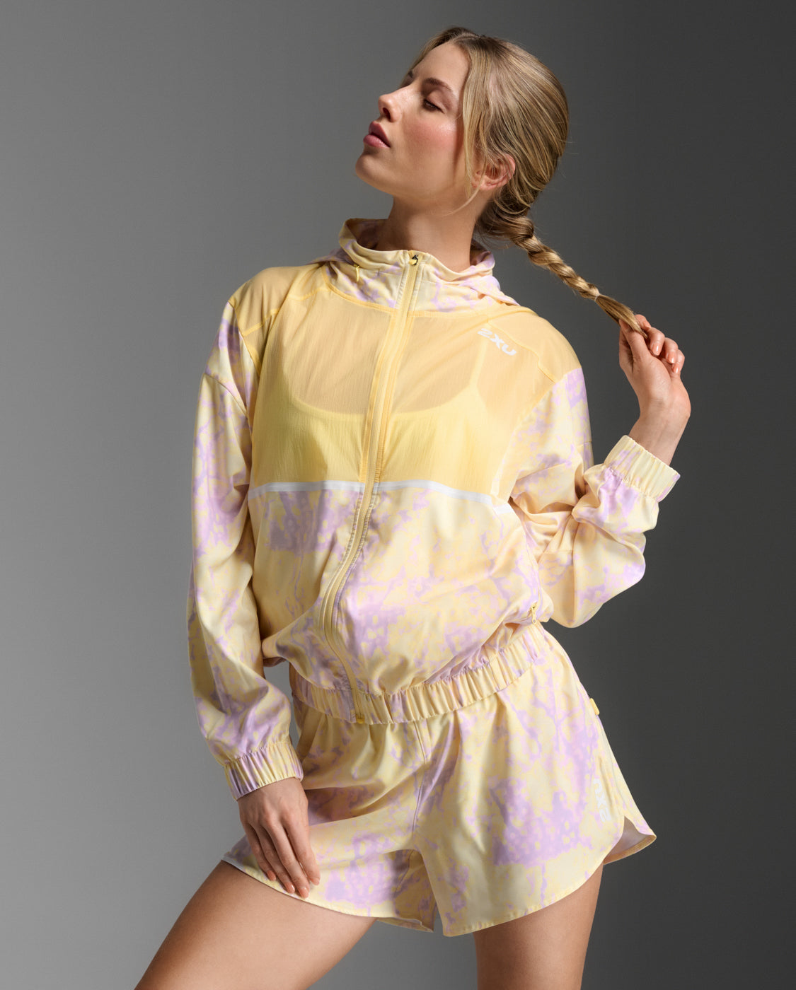 W Aero Sheer Windbreaker 女士 暢跑連帽防風防潑水機能外套 | 黃