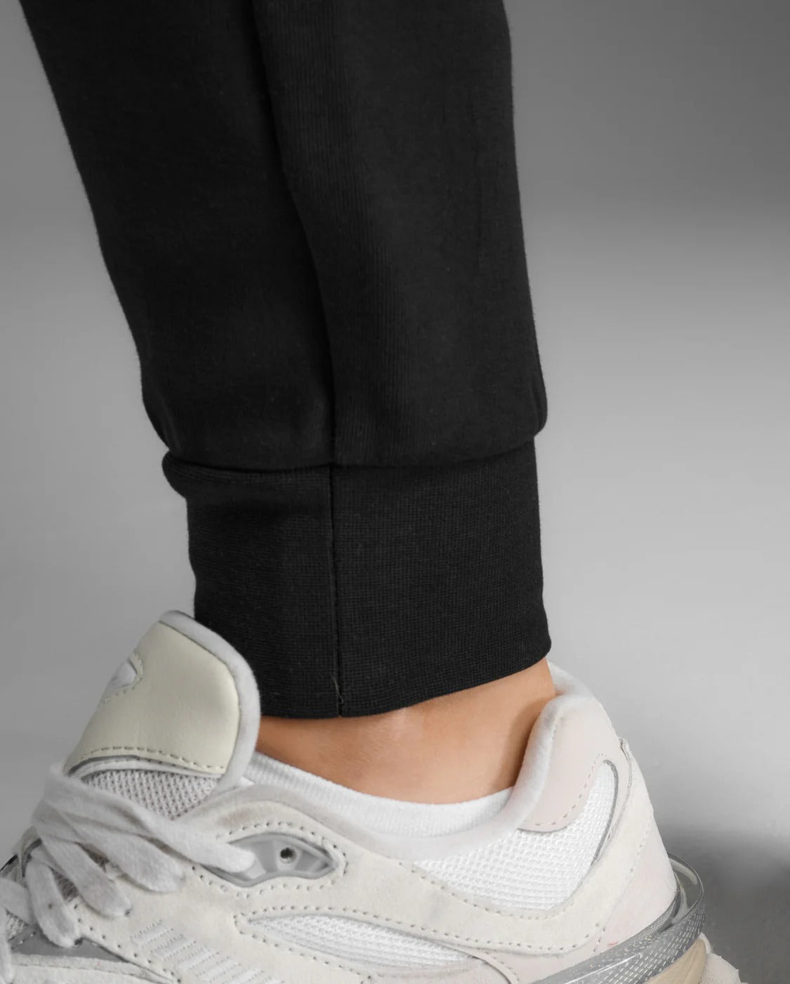 W Commute SmoothSpacer Trackpant 女士 通勤輕柔抽繩腰保暖運動長褲|黑