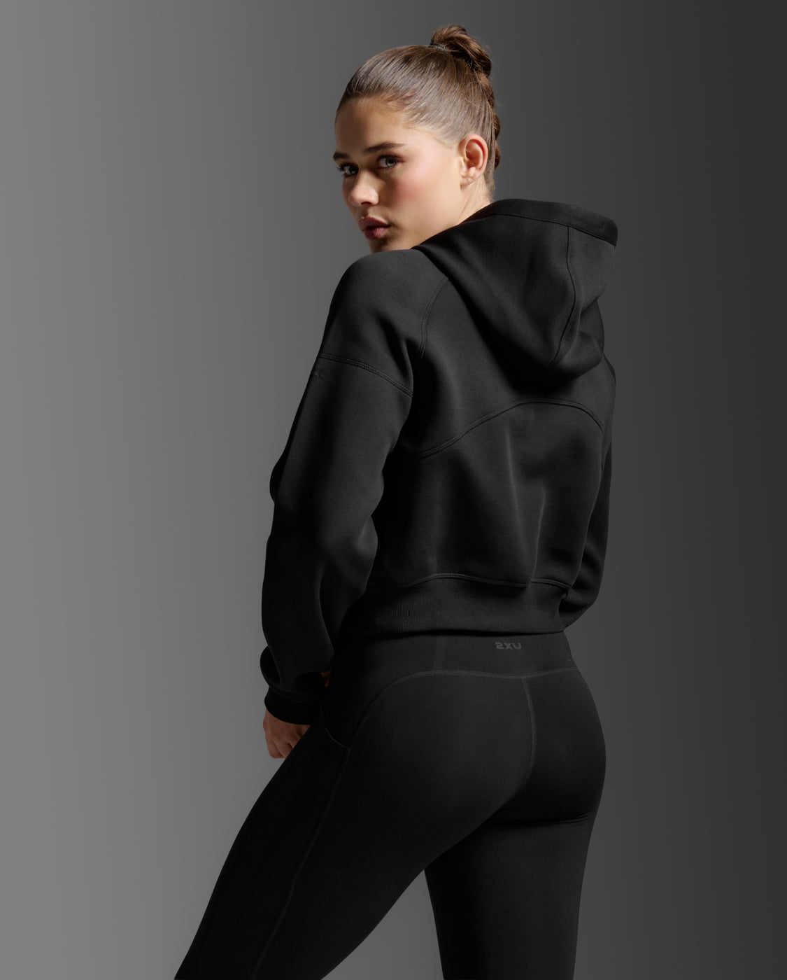 W Form Smooth Spacer Crop Hoodie 女士 舒適輕柔保暖短版機能連帽上衣｜黑