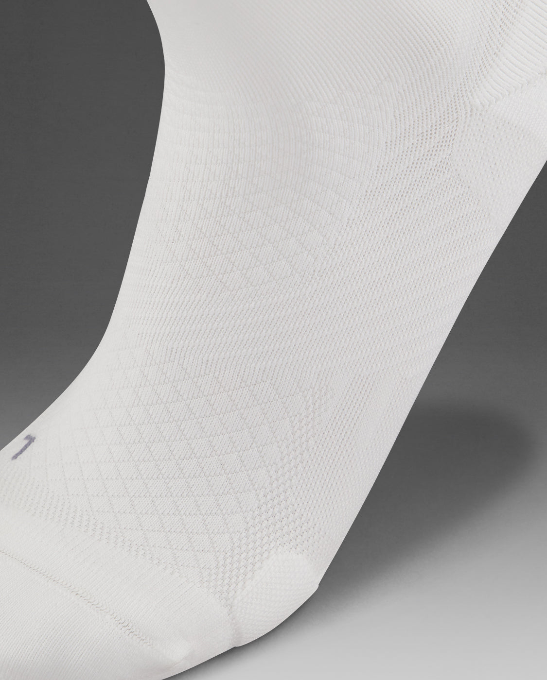 U Vectr Reflective Crew Socks 中性 反光穩定緩震足弓機能運動中筒襪｜白