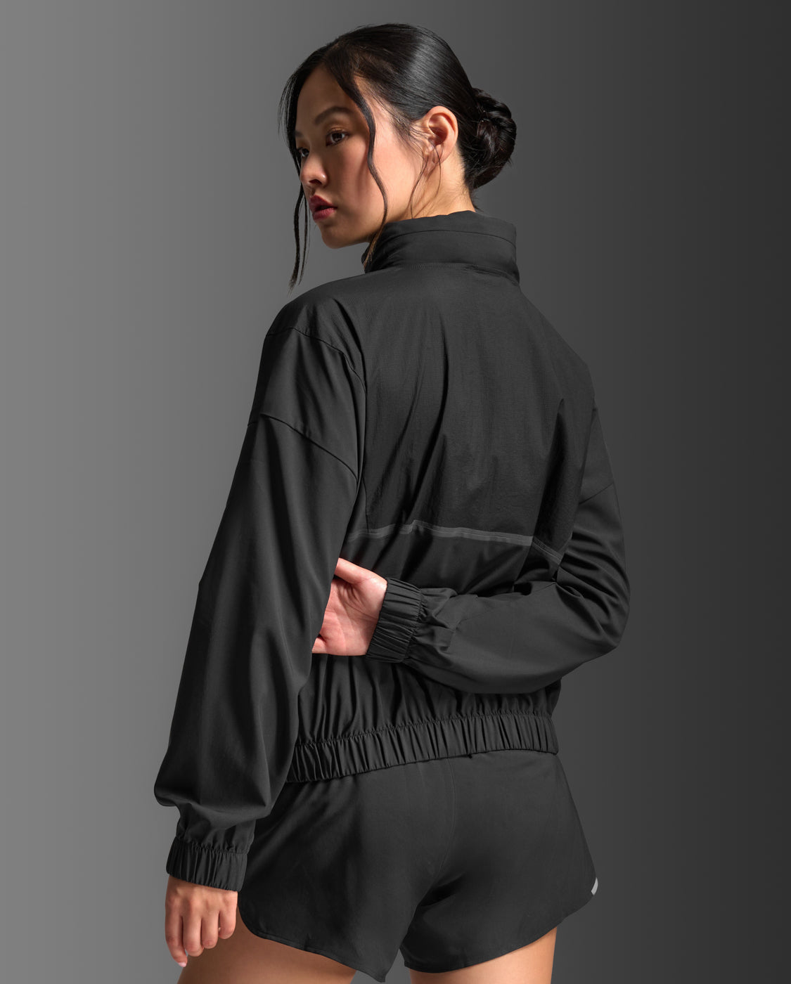 W Aero Sheer Windbreaker 女士 暢跑連帽防風防潑水機能外套 | 黑