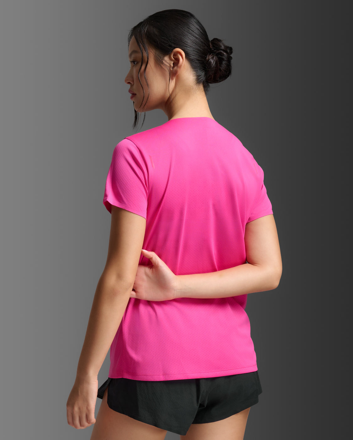 W Light Speed Tech Tee 女士 輕盈奔馳進階快乾機能輕量舒適運動T恤｜桃紅
