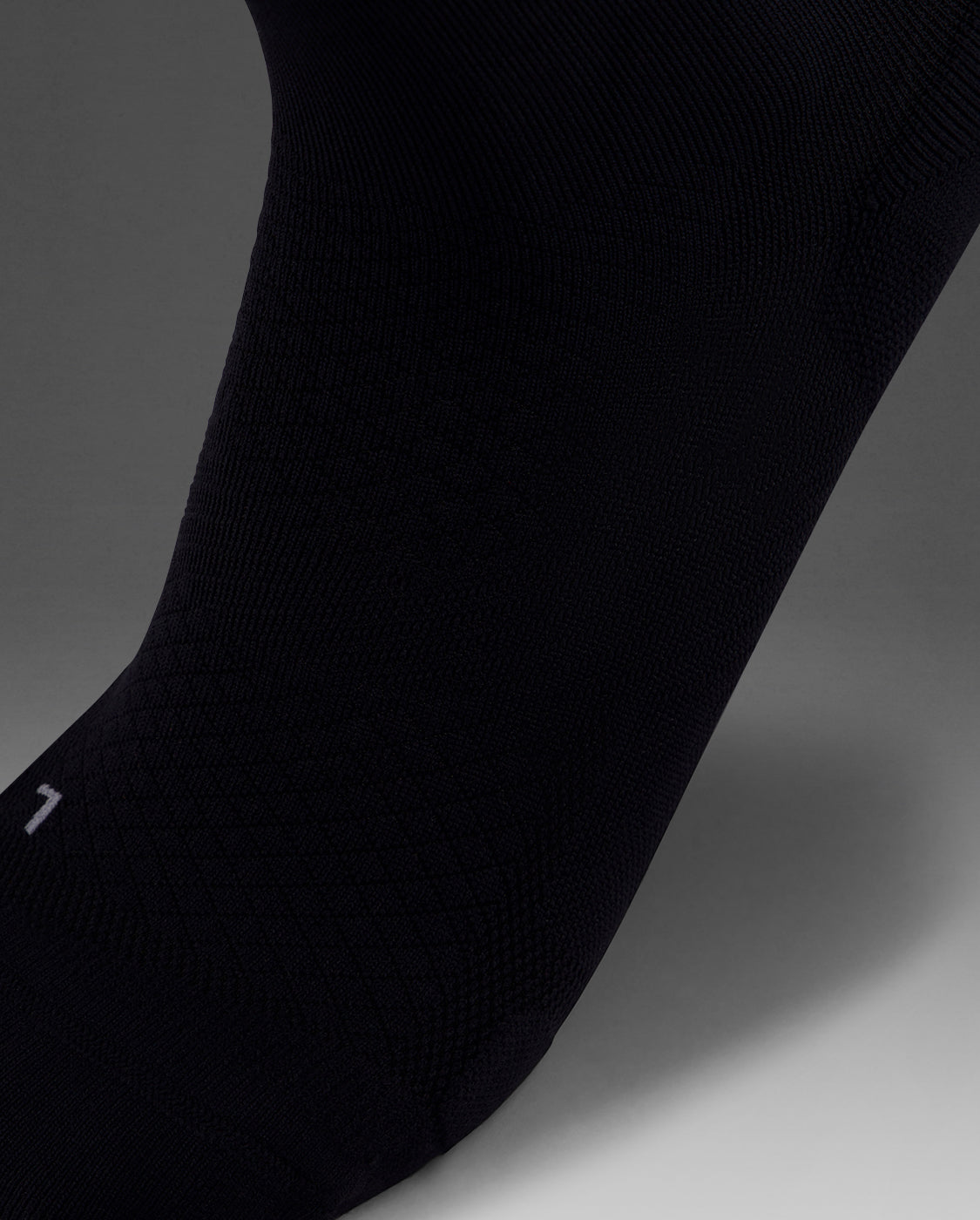 U Vectr Reflective Crew Socks 中性 反光穩定緩震足弓機能運動中筒襪｜黑