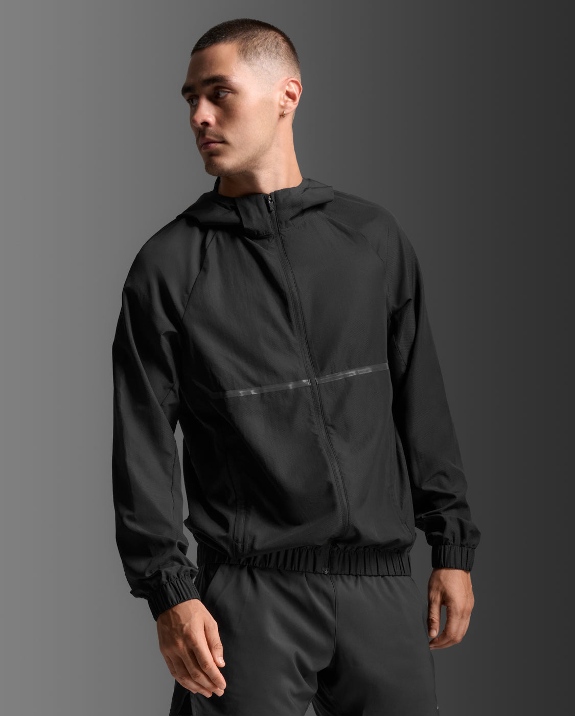 M Aero Hex Windbreaker 男士 暢跑連帽防風防潑水機能外套｜黑