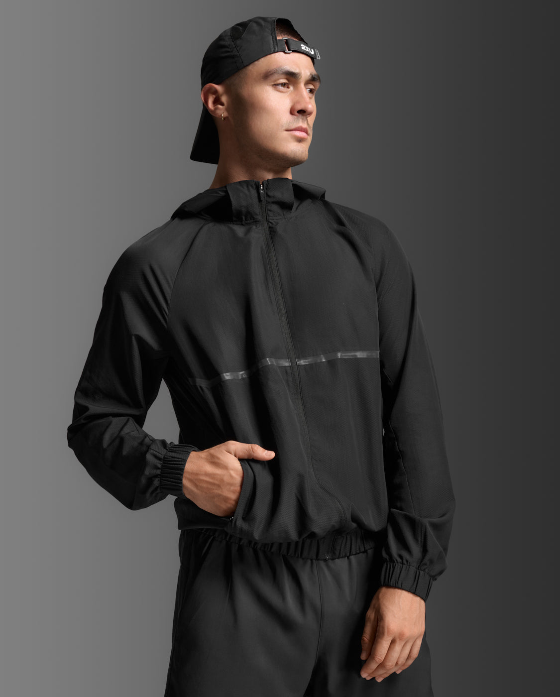 M Aero Hex Windbreaker 男士 暢跑連帽防風防潑水機能外套｜黑
