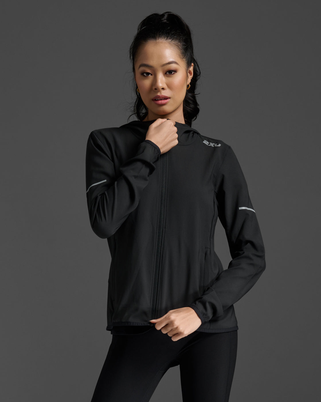 W Aero Jacket 女士 暢跑防風防潑水涼感機能外套 | 黑