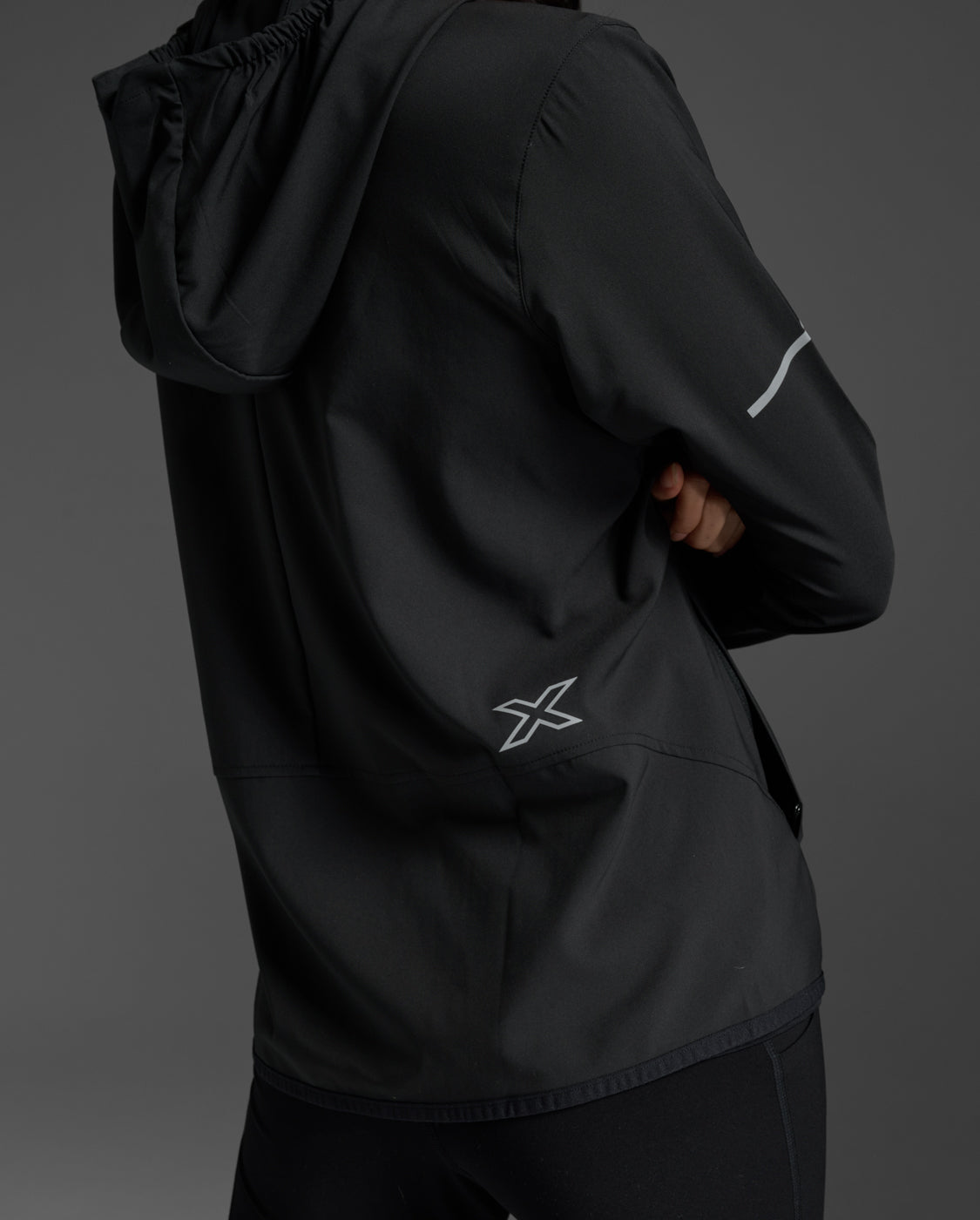 W Aero Jacket 女士 暢跑防風防潑水涼感機能外套 | 黑