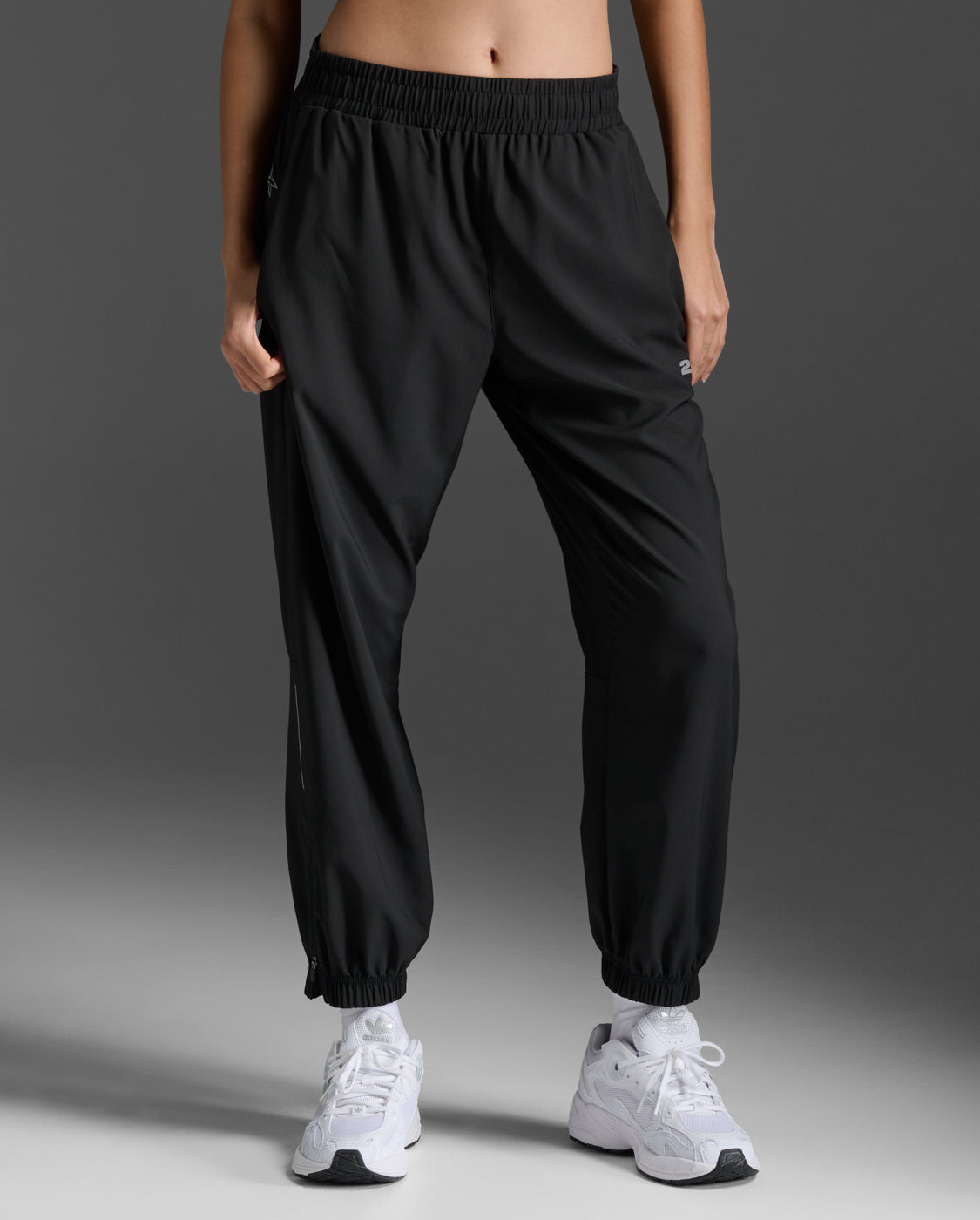 W Aero Hi-Rise Woven Jogger 女士 暢跑高腰輕盈快乾舒適機能長褲｜黑