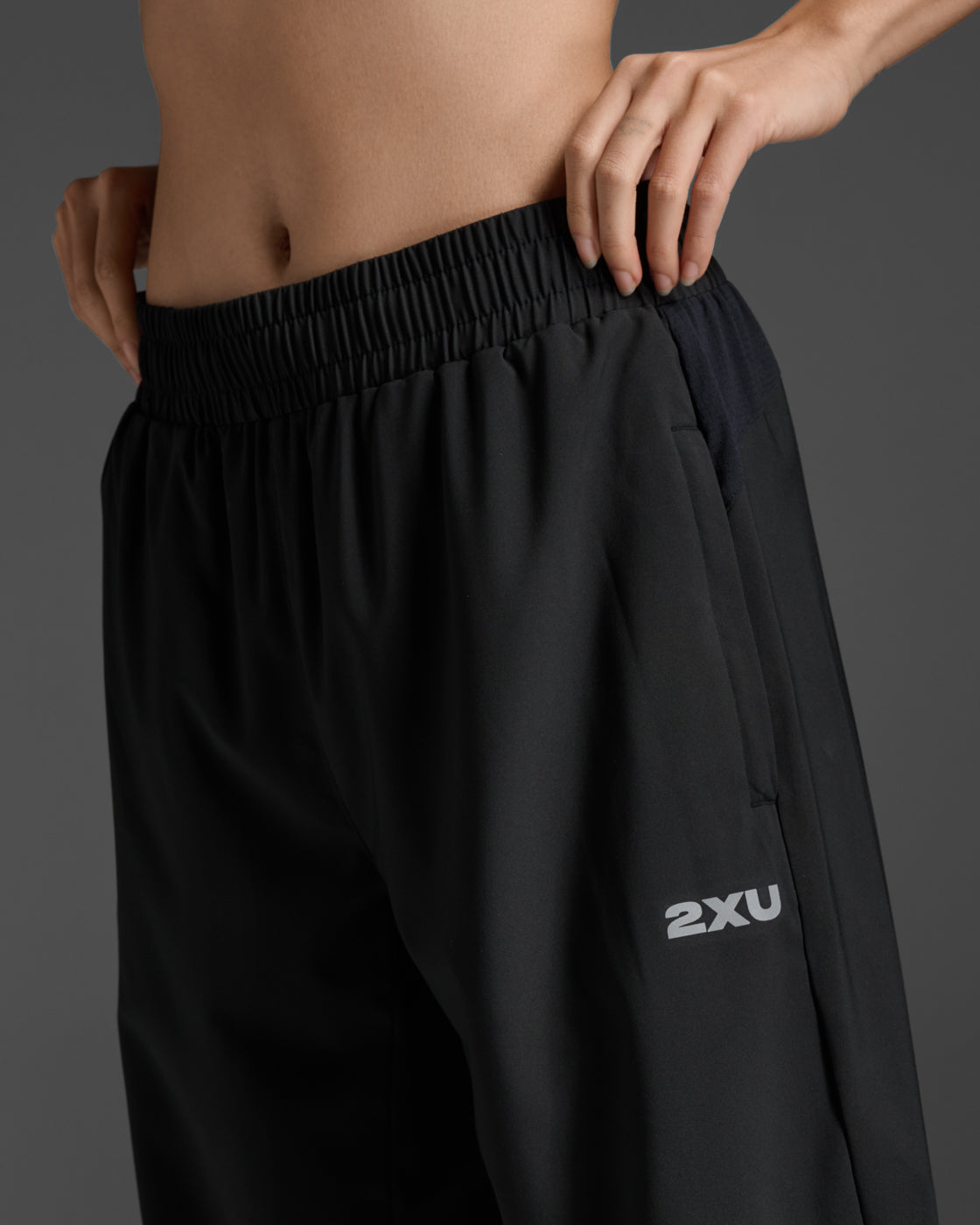 W Aero Hi-Rise Woven Jogger 女士 暢跑高腰輕盈快乾舒適機能長褲｜黑