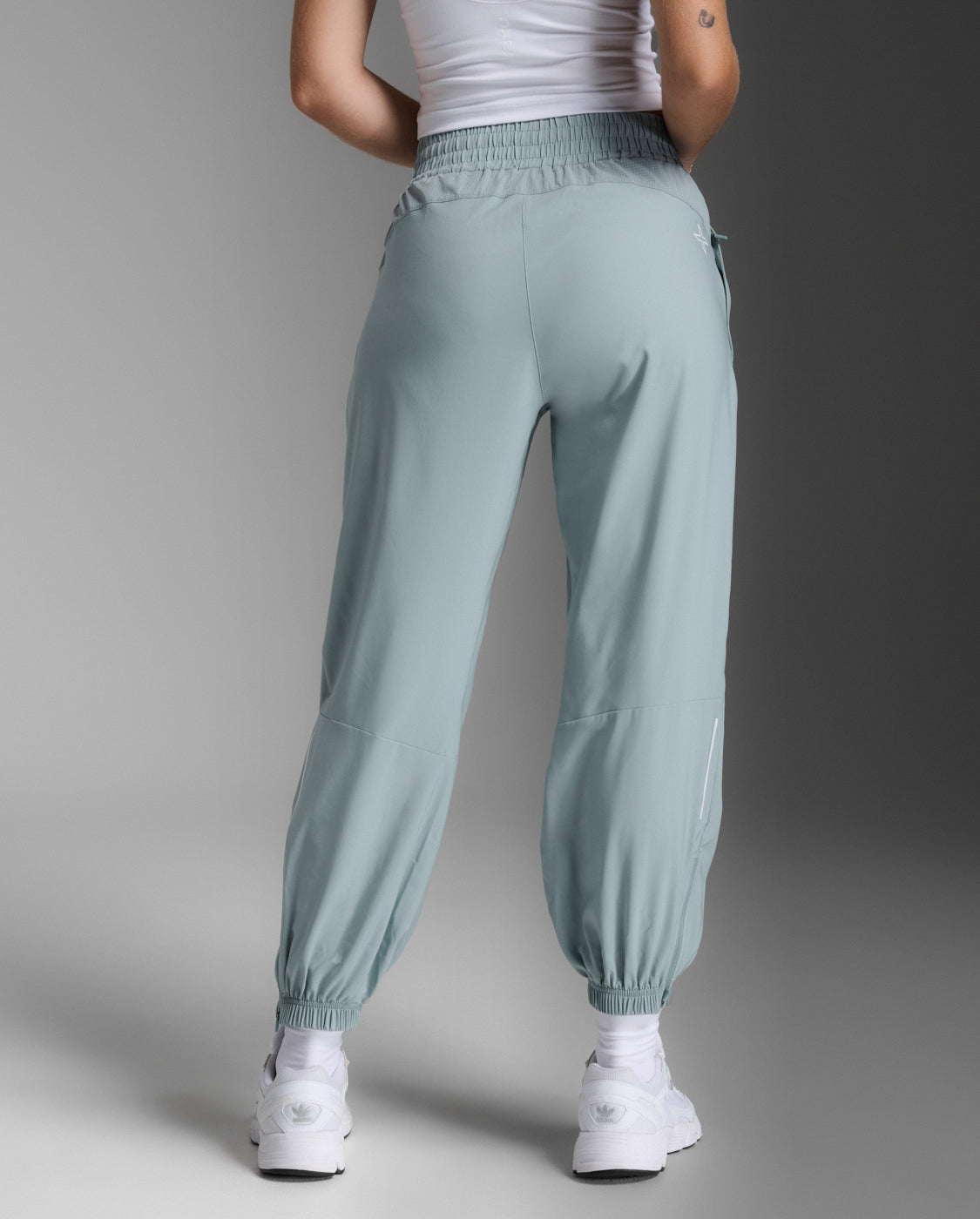 W Aero Hi-Rise Woven Jogger 女士 暢跑高腰輕盈快乾舒適機能長褲｜天藍