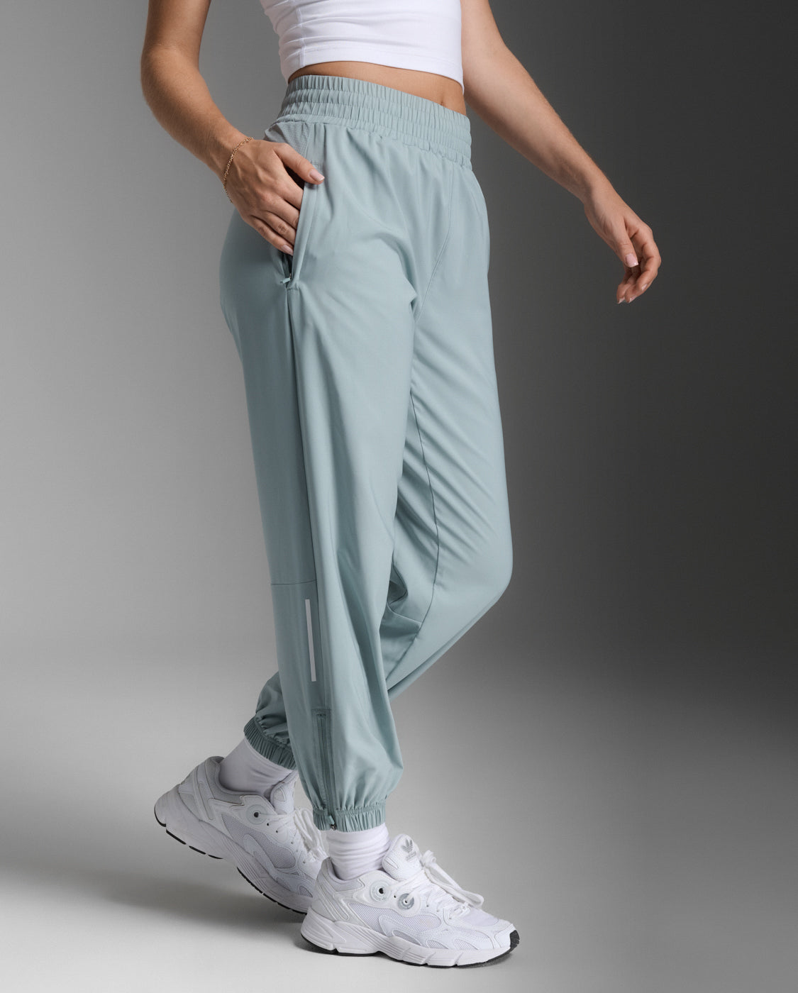 W Aero Hi-Rise Woven Jogger 女士 暢跑高腰輕盈快乾舒適機能長褲｜天藍