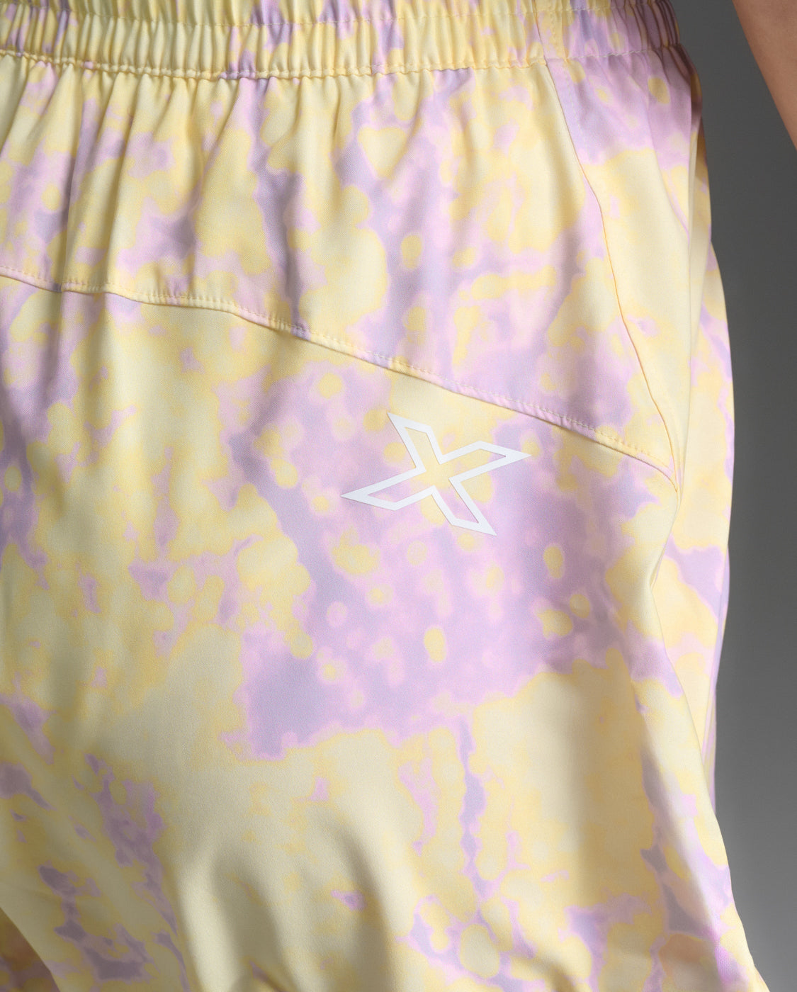 W Aero Hi-Rise 4 Inch Shorts 女士 暢跑輕盈高腰4吋舒適機能短褲｜黃