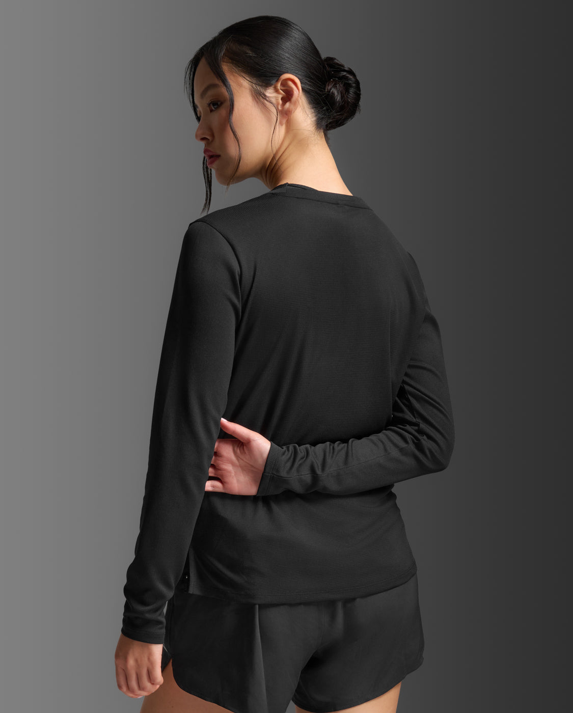 W Aero Long Sleeve 女士 暢跑透氣排汗快乾UPF防曬長袖運動上衣 | 黑