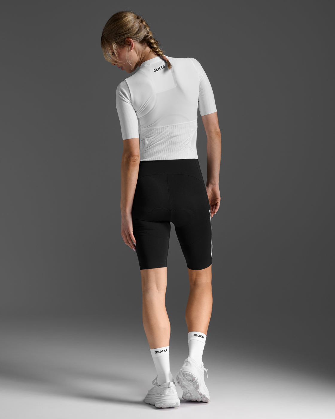 W Light Speed React Sleeved Trisuit 女士 輕盈奔馳進階選手實戰有袖連體三鐵衣｜白/黑